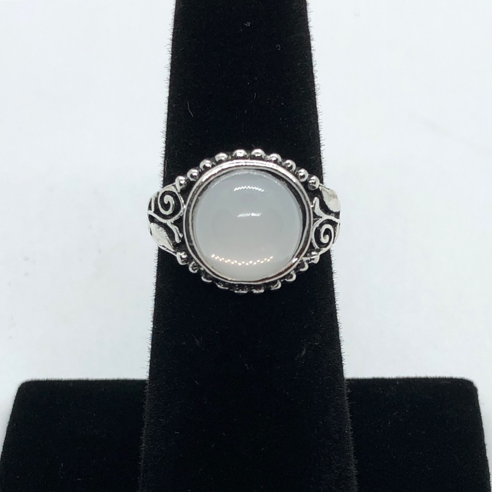 Women silver alloy ring.